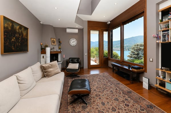 Prestigiosa Villa con Panoramica Vista Lago e Darsena Privata 9