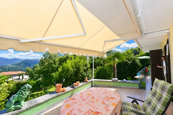Oasi di Tranquillità con Ampio Giardino, Piscina e Vista lago 11
