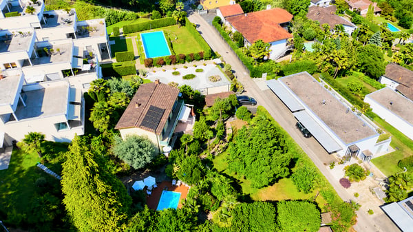 Oasi di Tranquillità con Ampio Giardino, Piscina e Vista lago 5