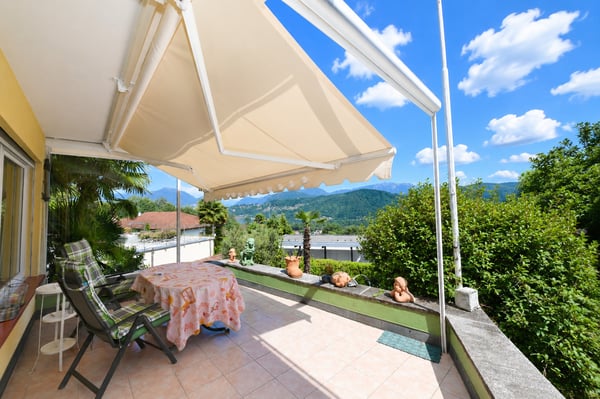 Oasi di Tranquillità con Ampio Giardino, Piscina e Vista lago 10