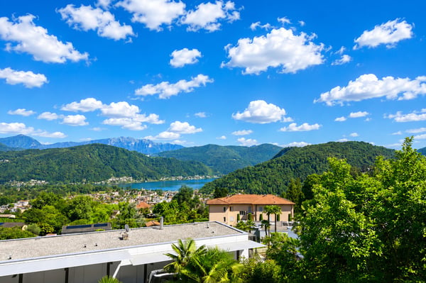 Oasi di Tranquillità con Ampio Giardino, Piscina e Vista lago 7
