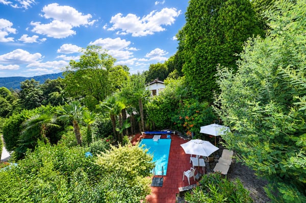 Oasi di Tranquillità con Ampio Giardino, Piscina e Vista lago 3