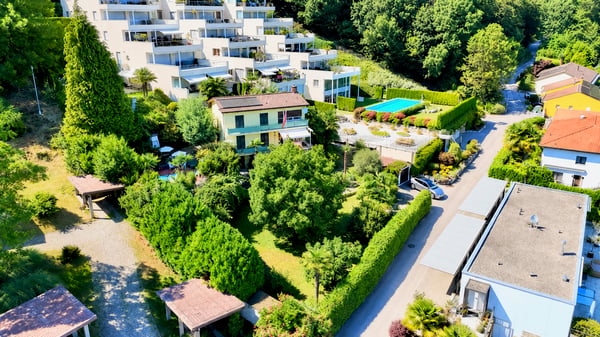Oasi di Tranquillità con Ampio Giardino, Piscina e Vista lago 4