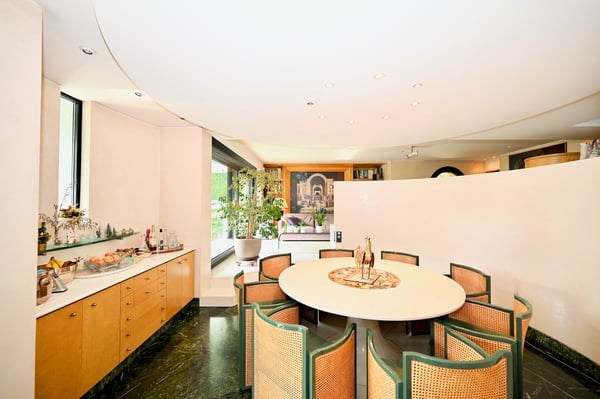 Incantevole Villa Bifamiliare con Giardino e Piscina Privati 9