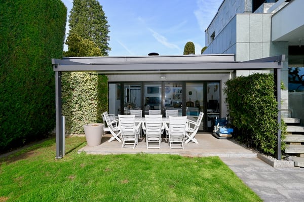Incantevole Villa Bifamiliare con Giardino e Piscina Privati 4