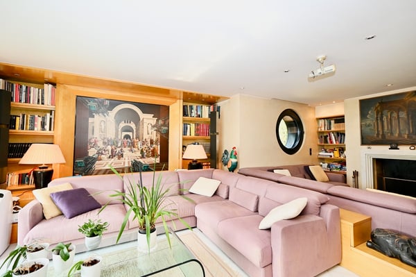 Incantevole Villa Bifamiliare con Giardino e Piscina Privati 7