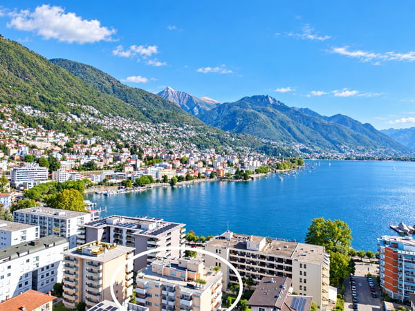 RESIDENZA PRIMARIA - Posizione centrale - 75 m dal lago - 2 balconi 2