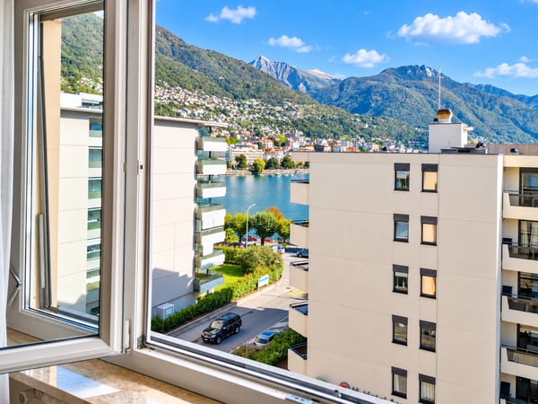 RESIDENZA PRIMARIA - Posizione centrale - 75 m dal lago - 2 balconi 4