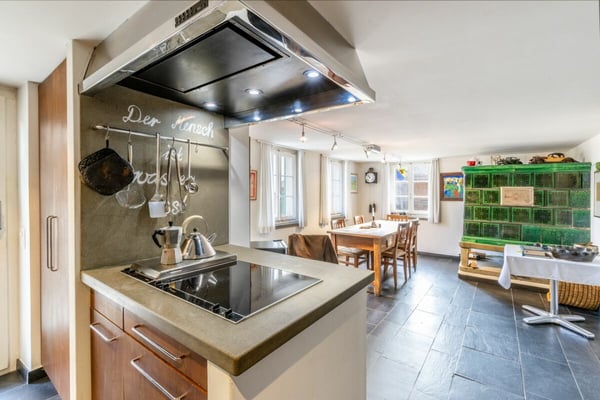 Freistehendes 2-Zimmer-Riegelhaus mit Einliegerwohnung, Indoorpool und Doppelgarage 4