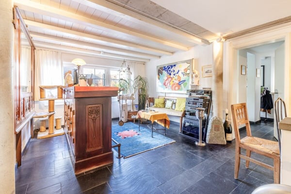 Freistehendes 2-Zimmer-Riegelhaus mit Einliegerwohnung, Indoorpool und Doppelgarage 2