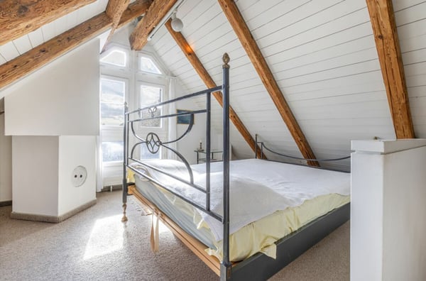 Freistehendes 2-Zimmer-Riegelhaus mit Einliegerwohnung, Indoorpool und Doppelgarage 13