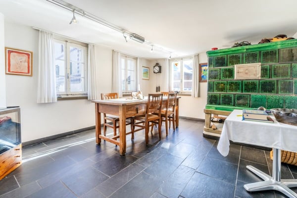 Freistehendes 2-Zimmer-Riegelhaus mit Einliegerwohnung, Indoorpool und Doppelgarage 3