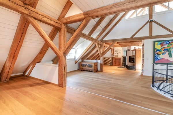 Freistehendes 2-Zimmer-Riegelhaus mit Einliegerwohnung, Indoorpool und Doppelgarage 14