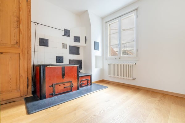 Freistehendes 2-Zimmer-Riegelhaus mit Einliegerwohnung, Indoorpool und Doppelgarage 21