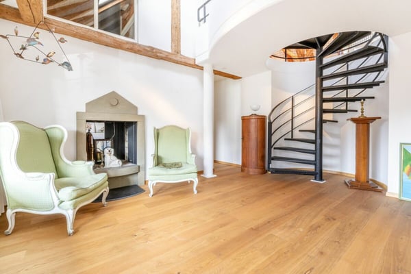 Freistehendes 2-Zimmer-Riegelhaus mit Einliegerwohnung, Indoorpool und Doppelgarage 10