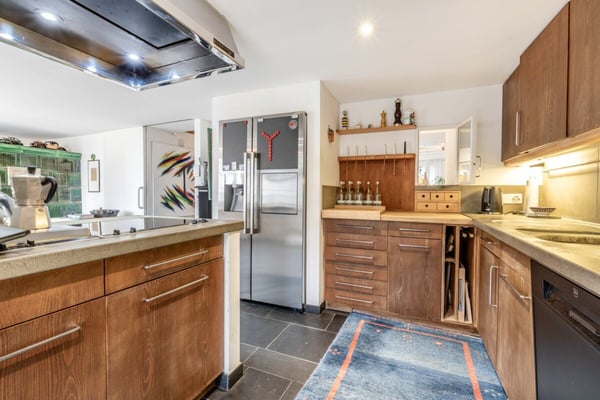 Freistehendes 2-Zimmer-Riegelhaus mit Einliegerwohnung, Indoorpool und Doppelgarage 5