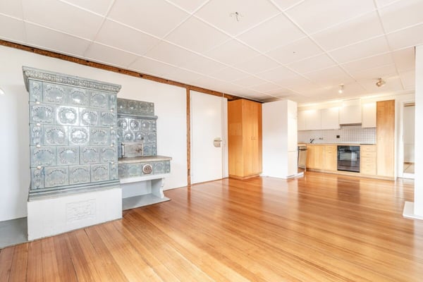 Freistehendes 2-Zimmer-Riegelhaus mit Einliegerwohnung, Indoorpool und Doppelgarage 17