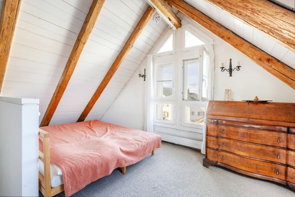 Freistehendes 2-Zimmer-Riegelhaus mit Einliegerwohnung, Indoorpool und Doppelgarage 15