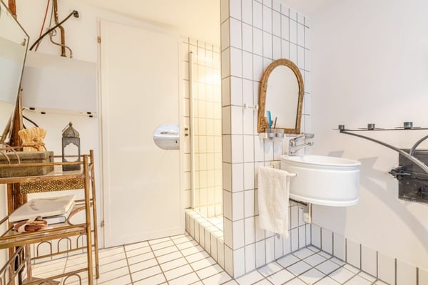 Freistehendes 2-Zimmer-Riegelhaus mit Einliegerwohnung, Indoorpool und Doppelgarage 6