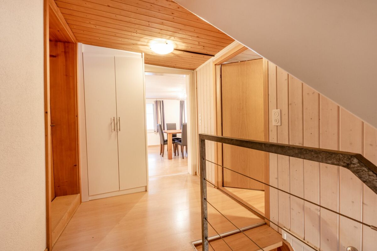 Potenzialreiches Bauernhaus mit drei Wohneinheiten und Scheune