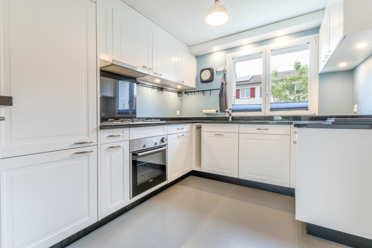 Charmantes 4.5 Zimmer Eck-Einfamilienhaus mit geschütztem Aussenbereich und Garagenbox