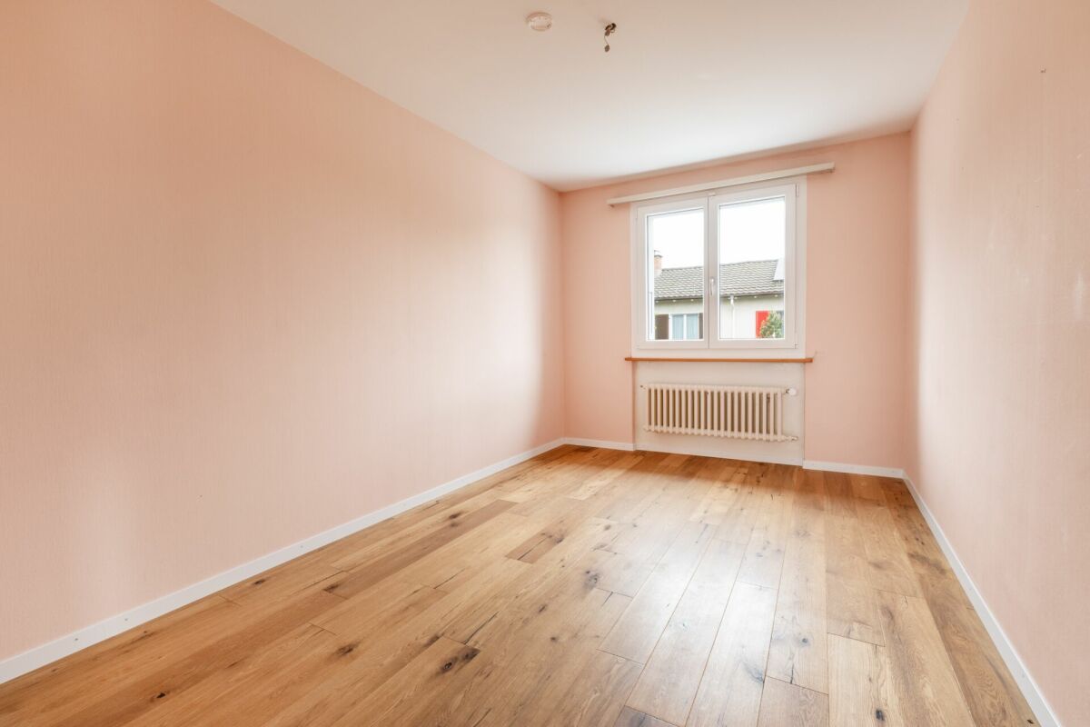 Charmantes 4.5 Zimmer Eck-Einfamilienhaus mit geschütztem Aussenbereich und Garagenbox
