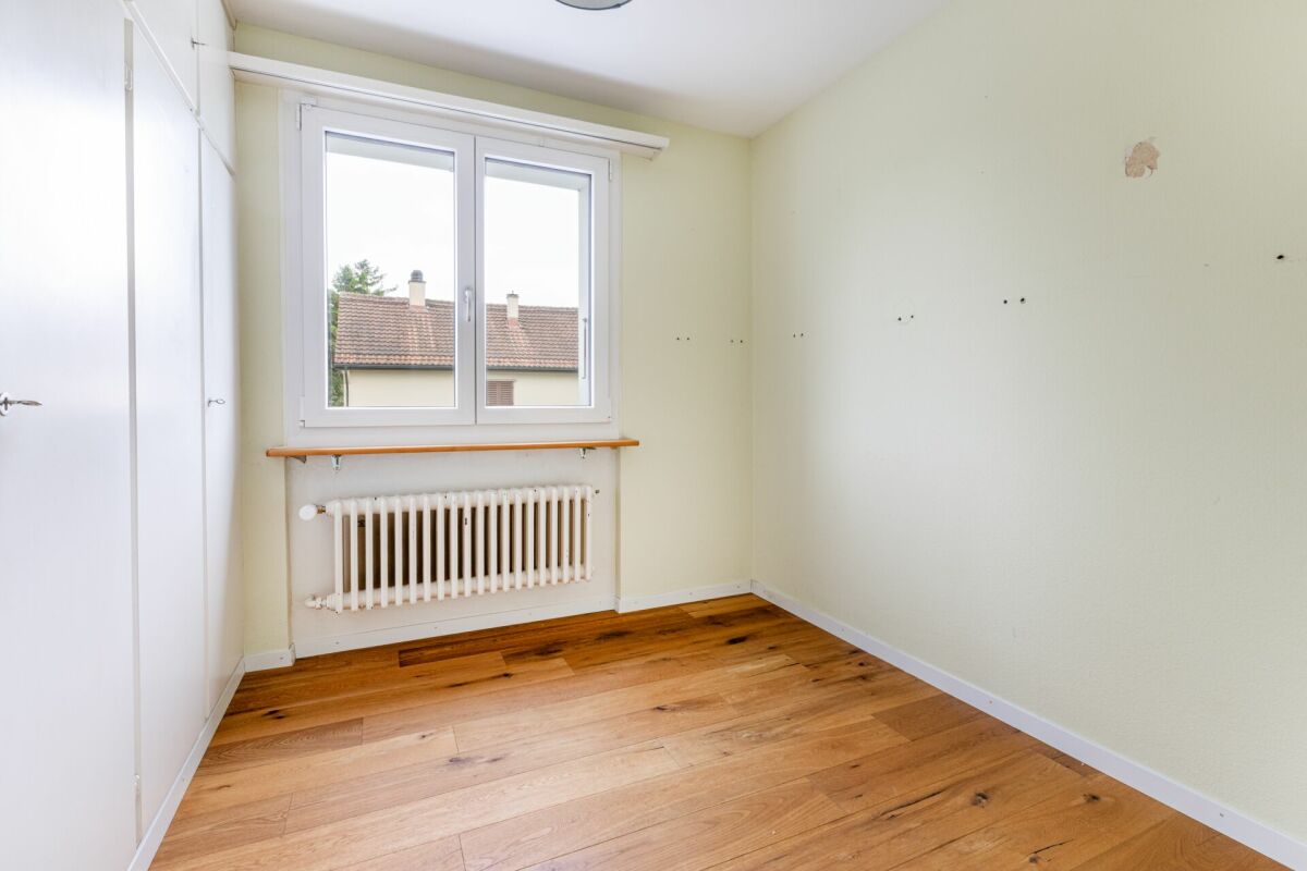 Charmantes 4.5 Zimmer Eck-Einfamilienhaus mit geschütztem Aussenbereich und Garagenbox