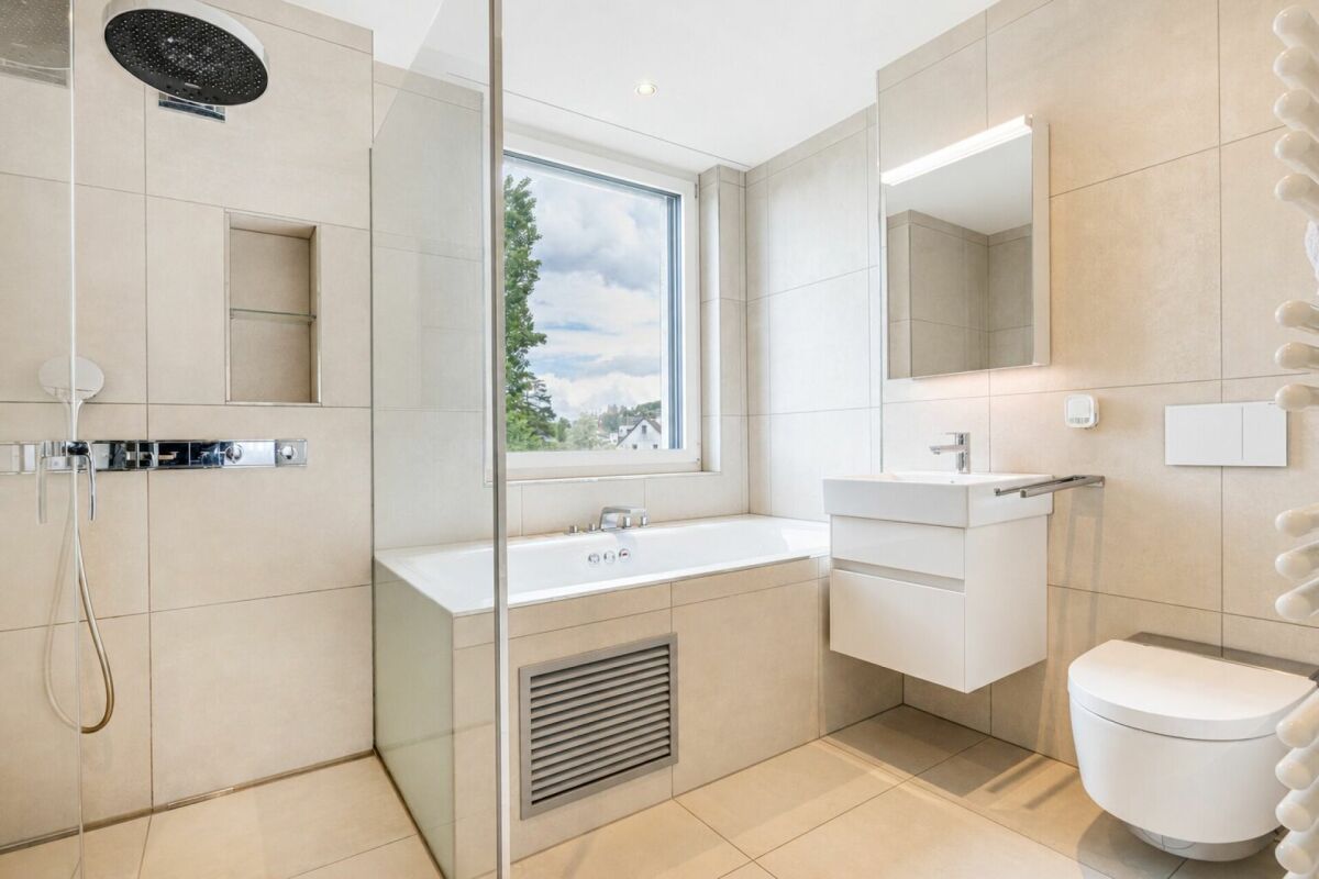 Topmodernes 7.5-Zimmer-Eck-Reiheneinfamilienhaus
