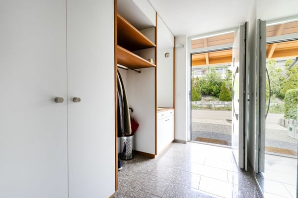 4.5-Zimmer-Eckhaus mit Ausbaupotenzial, grossem Garten und steuergünstiger Wohnlage in Seuzach 4