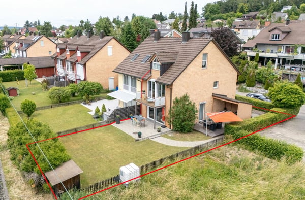 4.5-Zimmer-Eckhaus mit Ausbaupotenzial, grossem Garten und steuergünstiger Wohnlage in Seuzach 1