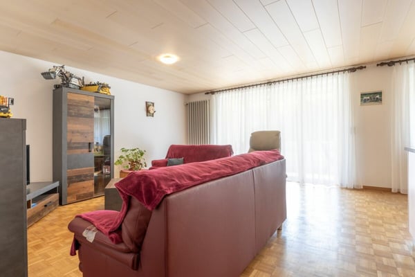 Komfortable 3.5 Zimmer Wohnung mit Balkon und zwei Tiefgaragenplätze 7