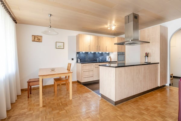 Komfortable 3.5 Zimmer Wohnung mit Balkon und zwei Tiefgaragenplätze 3