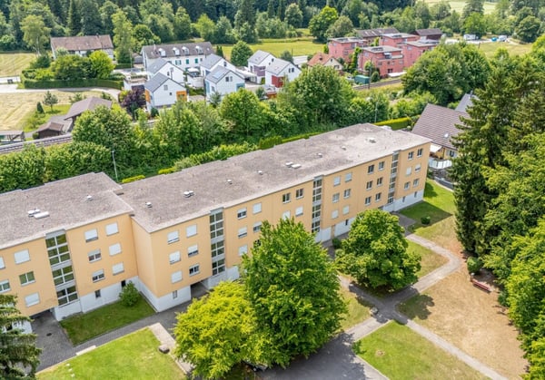 Komfortable 3.5 Zimmer Wohnung mit Balkon und zwei Tiefgaragenplätze 1