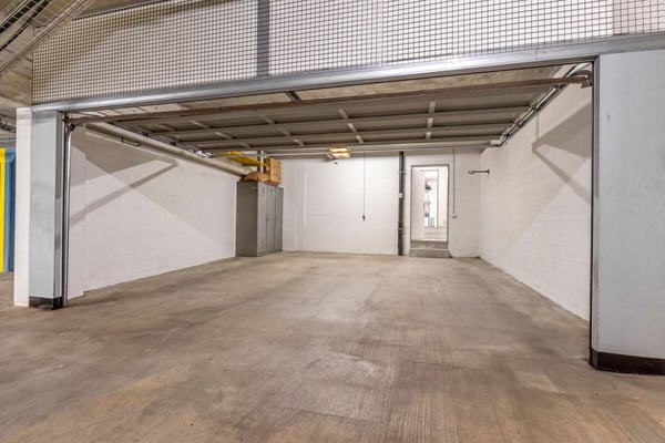 Grosszügiges 6.5-Zimmer-Doppeleinfamilienhaus mit Doppelgarage und Garten 18