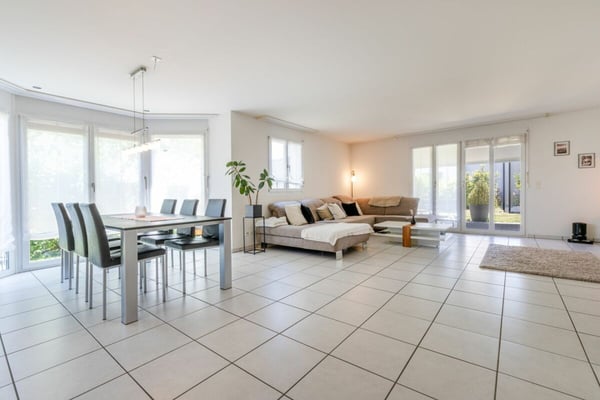 Grosszügiges 6.5-Zimmer-Doppeleinfamilienhaus mit Doppelgarage und Garten 3
