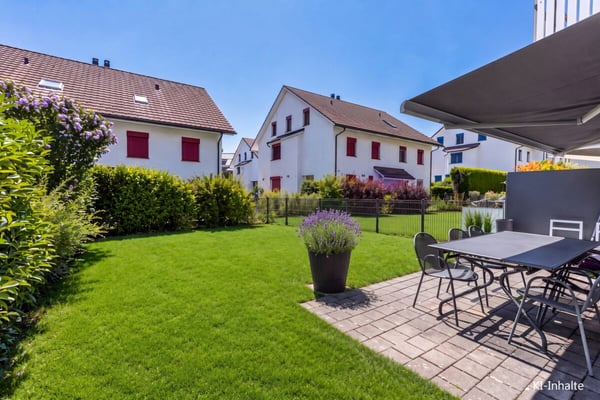 Grosszügiges 6.5-Zimmer-Doppeleinfamilienhaus mit Doppelgarage und Garten 2
