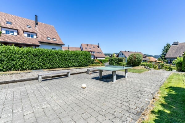 Grosszügiges 6.5-Zimmer-Doppeleinfamilienhaus mit Doppelgarage und Garten 20