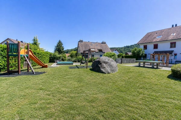 Grosszügiges 6.5-Zimmer-Doppeleinfamilienhaus mit Doppelgarage und Garten 19