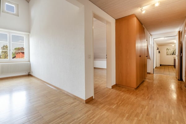Charmante 3.5-Zimmer-Dachwohnung mit grosszügigem Gartenbereich 3