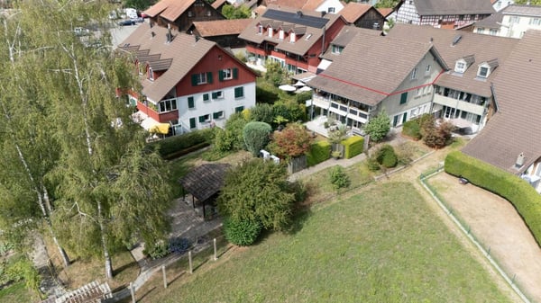 Charmante 3.5-Zimmer-Dachwohnung mit grosszügigem Gartenbereich 2