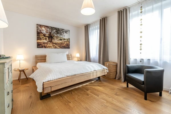 Hochwertige 4.5-Zimmer-Gartenwohnung in ruhigem Familienquartier ohne Durchgangsverkehr 8