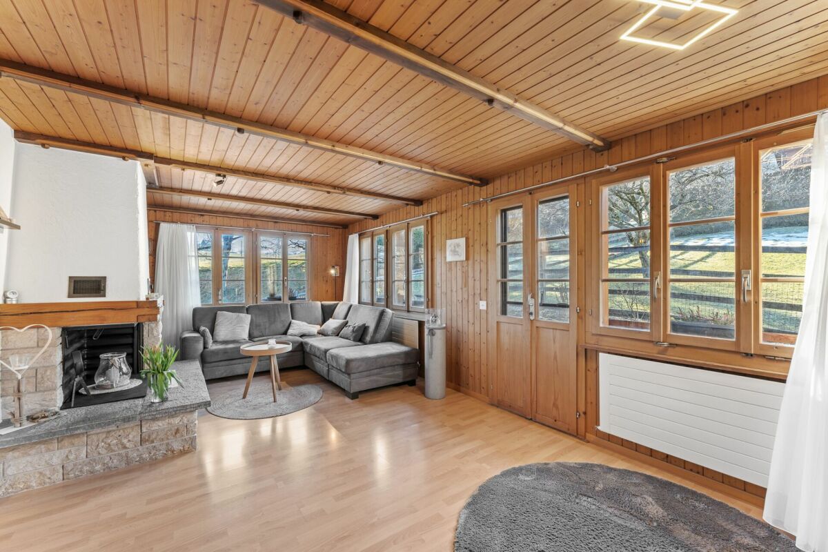Einfamilienhaus mit Aussicht: Chalet-Traum in der Landwirtschaftszone