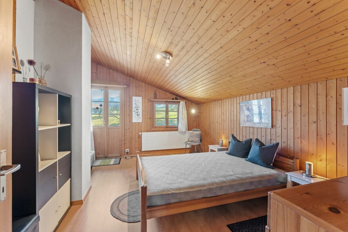 Einfamilienhaus mit Aussicht: Chalet-Traum in der Landwirtschaftszone