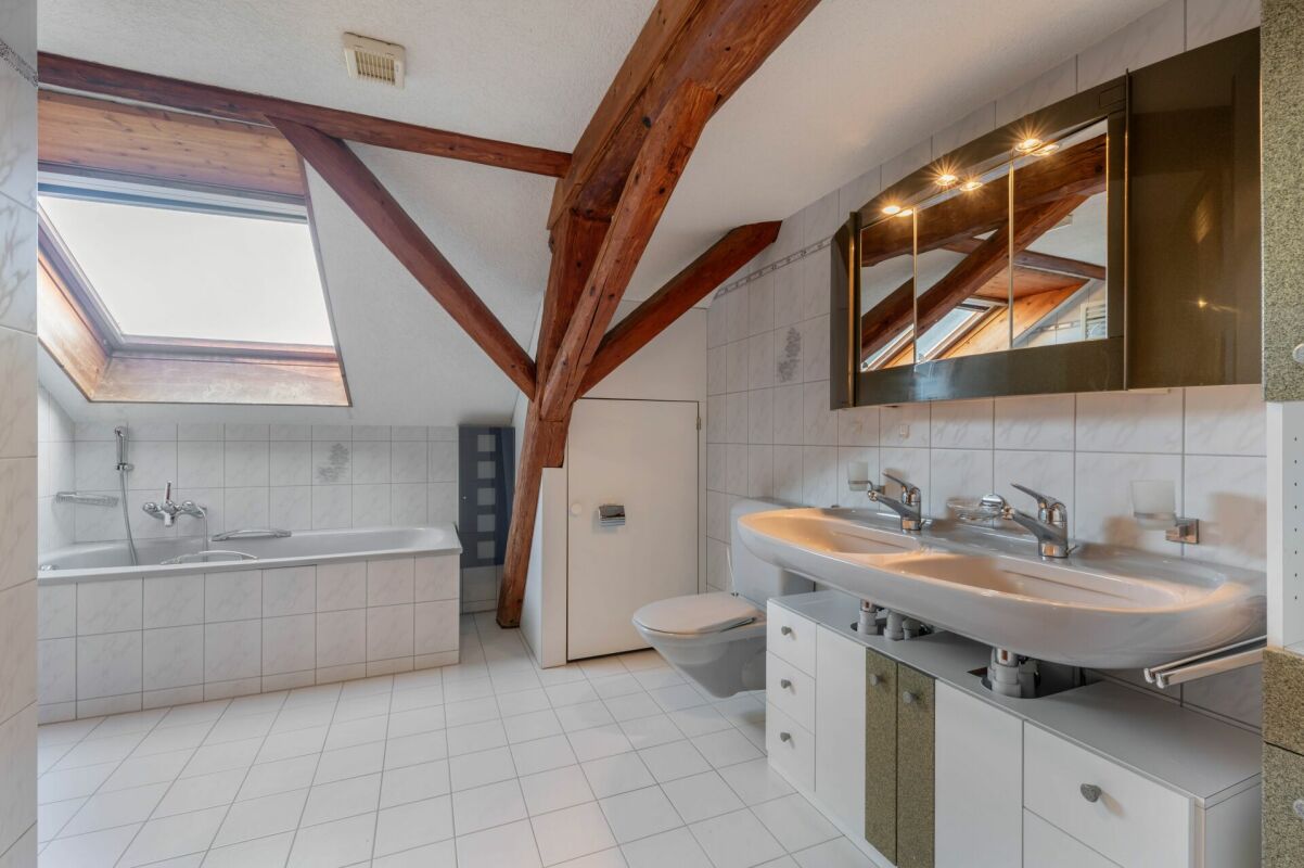 3-FAMILIENHAUS MIT BAULANDRESERVE