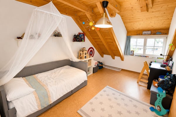 *** Charmante 5.5-Zimmer-Dachwohnung in ruhiger und zentraler Lage in Wila *** 5