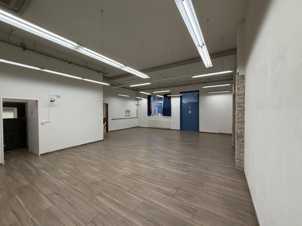 ***zentrale Gewerberäumlichkeiten mit vielfältiger Nutzungsmöglichkeit*** 7