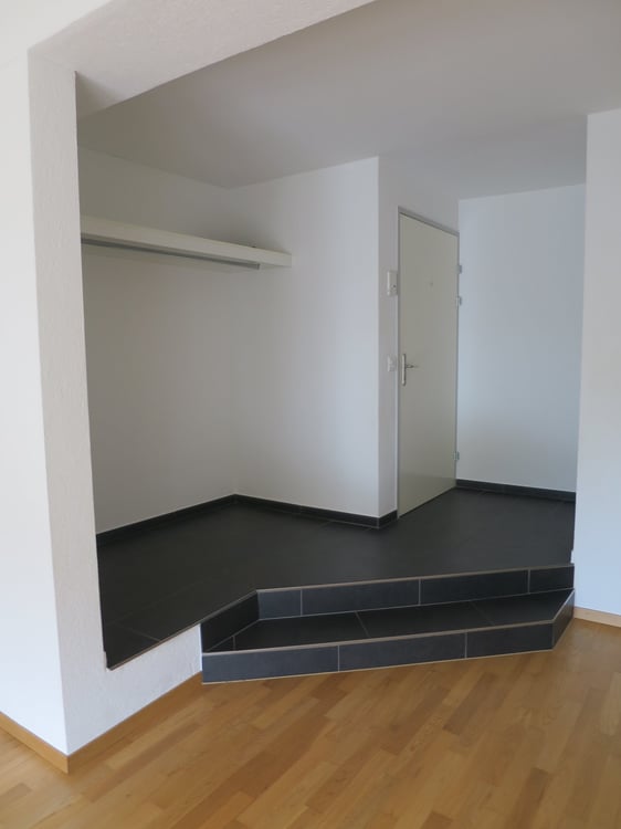 *** schöne 3.5 Zimmerwohnung mit grosszügigem Sitzplatz zu vermieten *** 5