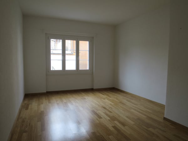 *** schöne 3.5 Zimmerwohnung mit grosszügigem Sitzplatz zu vermieten *** 8