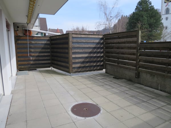 *** schöne 3.5 Zimmerwohnung mit grosszügigem Sitzplatz zu vermieten *** 12