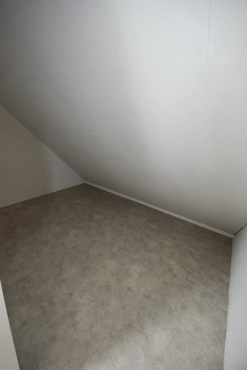 Grosszügige und lichtdurchflutete Maisonette-Wohnung mit Balkon im Eigentumsstandart 14